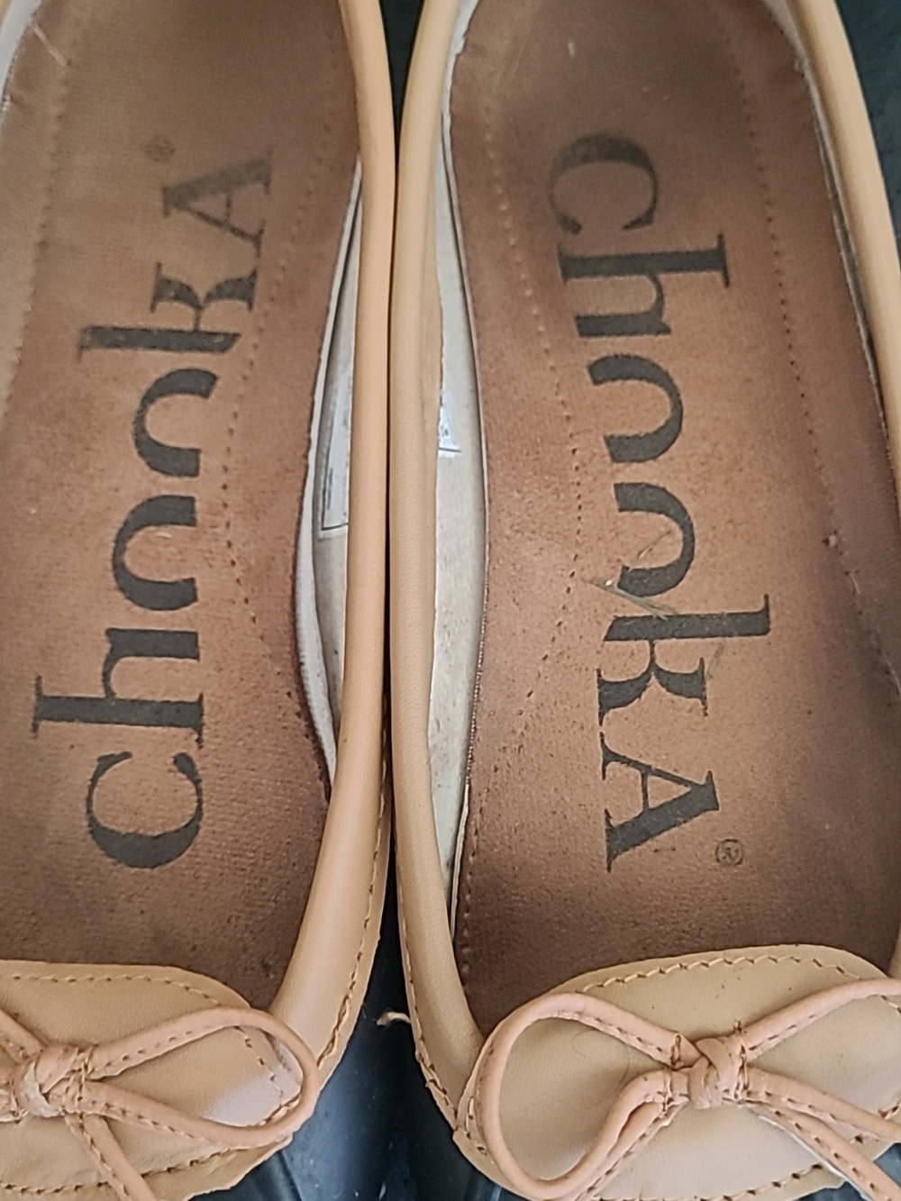 chooka Black and Tan Duck-Style Ballet Flats with Bow - Picture 3 of 6